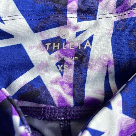 Athleta Floral Geo Sonar Capri Blue Leggings - Picture 5 of 7